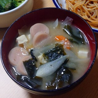 魚肉ソーセージを使った味噌汁